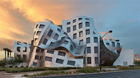Frank Ghery Y La Arquitectura Postmoderna