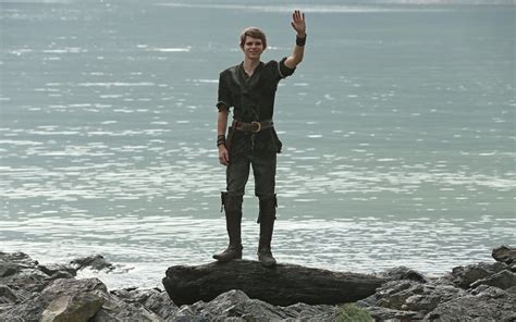 Robbie Kay Talks Once Upon A Time Evil Peter Pan And His Love Of