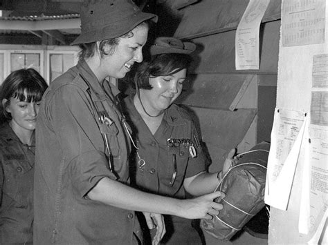 Nurses In Vietnam Receive Mail From Home 1970 Military Nurses Vietnam War Military Women