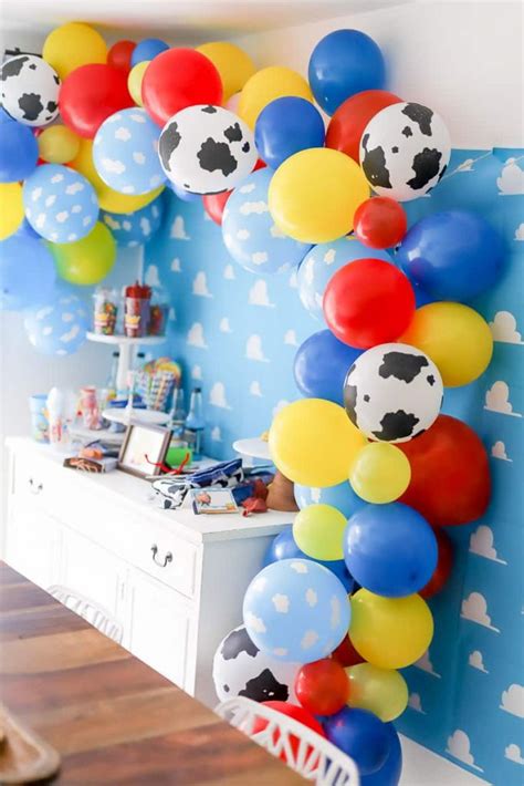 Diy Idea How To Make A Toy Story Balloon Garland