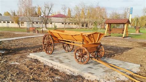 Здесь каждый может найти блюдо себе по душе, и расслабившись в приятной обстановке, наслаждаться его изысканным вкусом. В парке села Покровское появились деревянные мельница ...