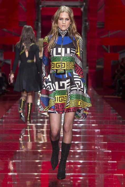 VERSACE FALL WINTER 2015-16 WOMEN'S COLLECTION | The Skinny Beep