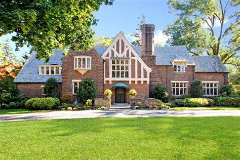 12 Magnificent Tudor House Designs That Are Worth Seeing
