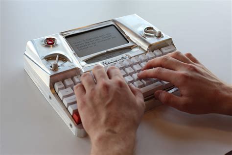 The Hemingwrite Wants To Be Your Retro Word Processor On The Go The