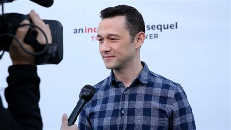 Maybe its the other director who wants jgl to be batman in his trilogy, so he had jgl placed in batman rises? Joseph Gordon-Levitt will never get a Robin movie