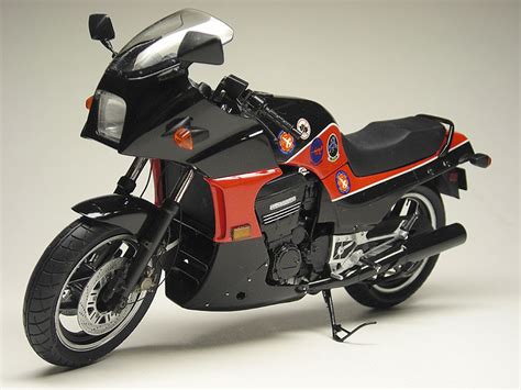 Kawasaki motorcycle in top gun: Racing Cafè: Kawasaki GPZ 900 R "Top Gun" by Max Moto Modeling