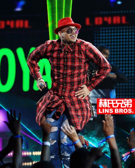 Chris brown loyal st paul mn 4 9 17. 回归的Chris Brown与Lil Wayne & Tyga一起表演单曲Loyal..2014 BET ...