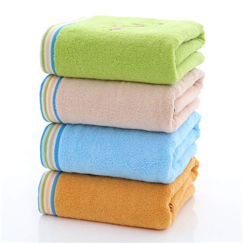You're going to love these towel origami gift ideas made out of tea towels and bathroom towels. Bath Towels & Mats - Animal Kingdom Small Yellow Duck Bath ...