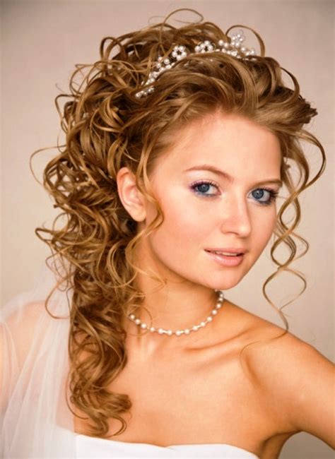 11 Awesome And Romantic Curly Wedding Hairstyles Awesome 11
