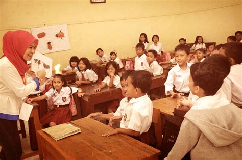 15 Ciri Ciri Guru Yang Selalu Semangat Saat Mengajar Dan Disukai Siswa Blog Pendidikan