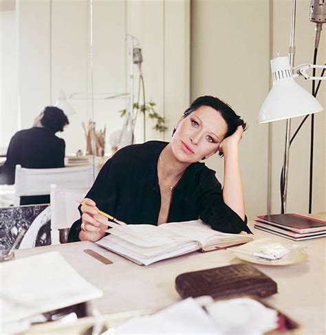 Tiffany&co elsa peretti sterling starfish pendant on 26 inch silver necklace big. Designer Elsa Peretti sits at her desk and looks into the camera. en 2020 | Elsa peretti et Elsa