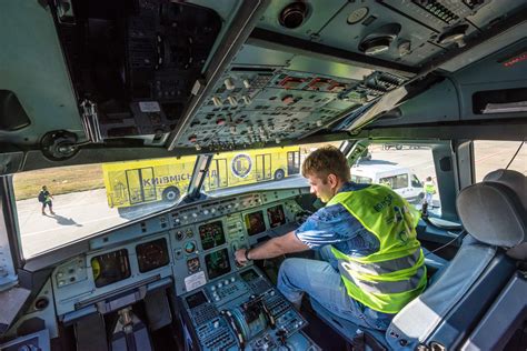 В кабине Airbus A320Авиация техника и прочее