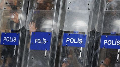 Turquie Intervention De La Police Autour Du Parc Gezi Pour Disperser