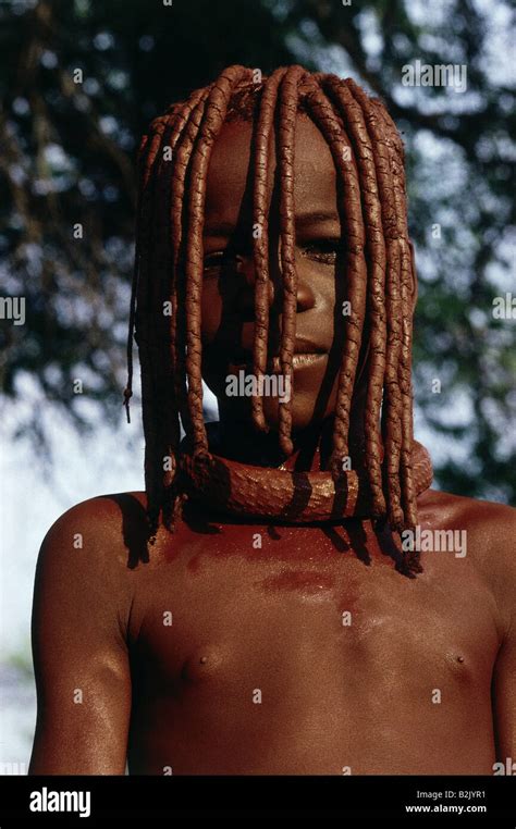 Junge Aus Dem Himba Stamm Fotos Und Bildmaterial In Hoher Auflösung Alamy