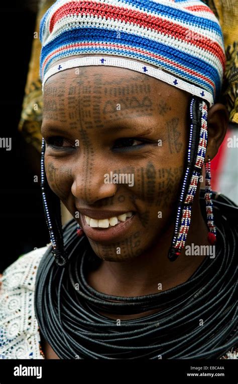 Niger Fulani Girl With Facial Tattoos Stockfotos Und Bilder Kaufen Alamy