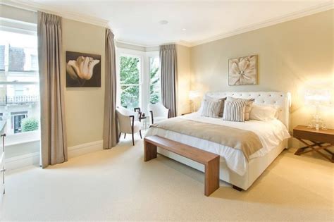 A more modern and masculine bedroom idea for a gray and beige bedroom decoration. 17 Exceptional Bedroom Designs With Beige Walls