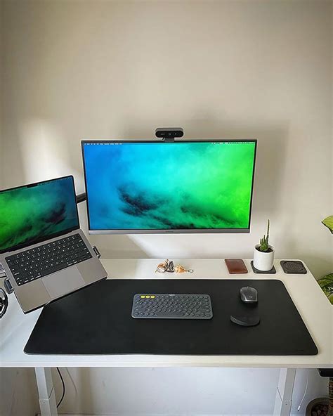30 Inspiring Minimalist Desk Setups For Productive Workspace Artofit