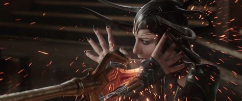 It basically throws up its hands at its own. Foto de Cate Blanchett - Thor: Ragnarok : Foto Cate ...