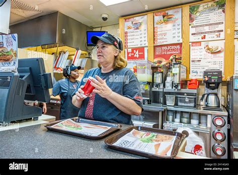 Wendys restaurant interior hi-res stock photography and images - Alamy