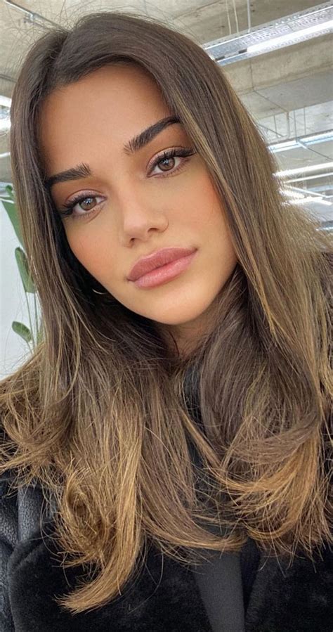 Pretty Natural No Makeup Look To Try In 2021 Light Makeup Look With