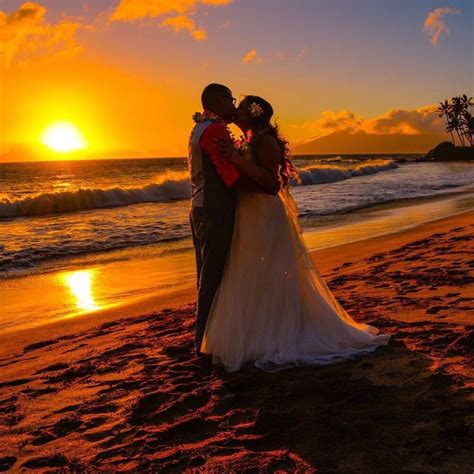 Amazing 54 Beach Sunset Wedding Pictures Ideas