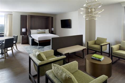 Hotel Rooms And Suites In Atlanta Ga Atlanta Airport Marriott