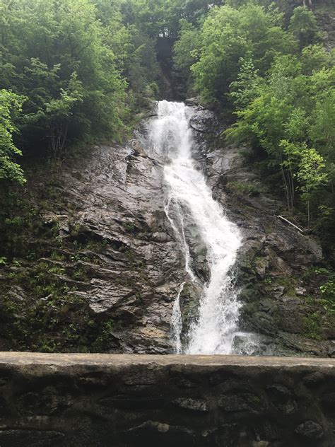 Valea oltului a fost complet paralizată astăzi, timp de mai bine de o oră, după ce o cisternă a rămas blocată între. O dupa amiaza pe Valea Oltului: Cascada Lotrisor si ...