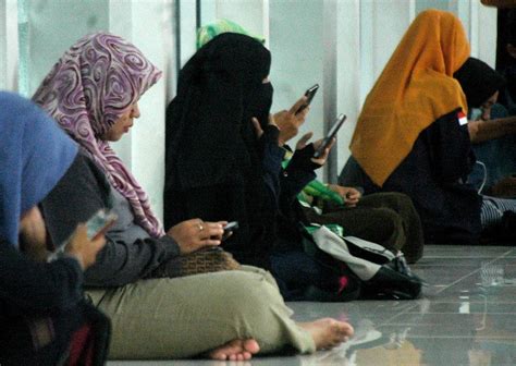 indonesian universities ban niqab over fundamentalism fears