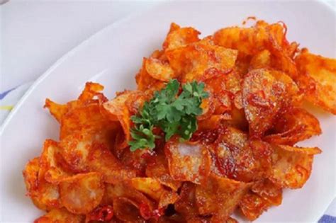 Singkong roti 3kg cabe keriting merah 300gr, cabe rawit 10bh daun jeruk 15lbr (sesuai selera) bawang putih 50gr, bubuk cabe. Balado Keripik Singkong yang Nggak Bikin Kamu Bengong