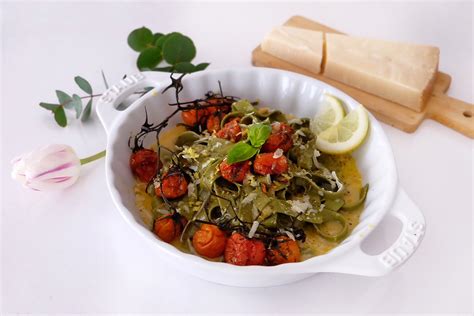 HEALTHY RECIPE : Tagliatelle noodles with vegetarian carbonara sauce