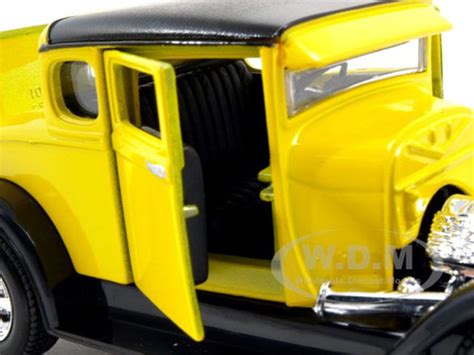 1929 Ford Model A Yellow 124 Diecast Model Car Maisto 31201