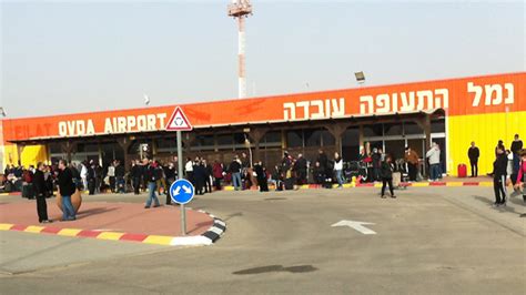 הנובלה עובדה לסרט קולנוע שיוצא לאקרנים בימים אלו. אבשלום קור נגד נמל התעופה עוּבדה