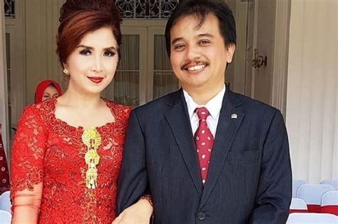 18 potret rumah omesh yang bernuansa cozy dan dipenuhi koleksi motor langka. Tinggal di Rumah Dinas, Roy Suryo Punya 50 Unit Mobil ...