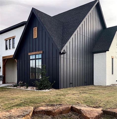 I love me some painted brick, especially since our ranch house in the desert is so….ugly, this gives me a ton of inspiration and hope. Farmhouse Exteriors on Instagram: "This black and white ...