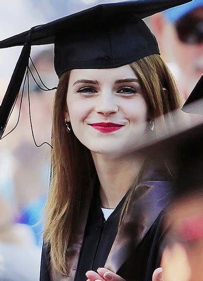 20 graduation hairstyles that'll pair perfectly with your cap and gown. 15 Ideas of Short Hairstyles with Graduation Cap