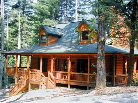 Rec center with olympic indoor heated pool, 2 outdoor pools, exercise room, arcade, tennis, basketball, putt putt golf as well as several areas that you are welcome to fish. Coosawattee River Resort