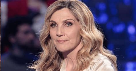Kangarù (colonna sonora della trasmissione saint vincent '86). Lorella Cuccarini, Com'era da giovane? Ecco le foto che ...