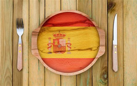 Spanje ligt in het zuidwesten van europa en is dankzij de ruim 4900 kilometerslange kustlijn al jaar en dag een populaire bestemming voor een strandvakantie aan de spaanse kust. Vijf keer per dag eten mag gerust in Spanje