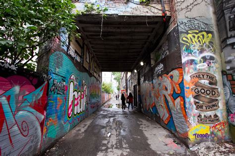 Graffiti Alley Might Be Be Torontos Most Unexpected Tourist Attraction