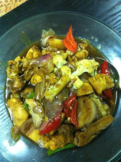 Banyak resepi black pepper sauce ni, kebanyakkannya semua pakai margerin/minyak, which is tak berapa so, hari ni saya nak share resepi yang mak saya guna untuk buat black pepper sauce ni. Resepi : Ayam Black Pepper - lepak.com.my