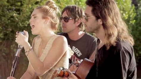 Скачать минус песни «jolene» 320kbps. Miley Cyrus - The Backyard Sessions - Look What They've ...