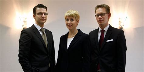 Zschäpe kein gleichberechtigtes mitglied des nsu? Anwälte im NSU-Prozess: Drei für Zschäpe - taz.de