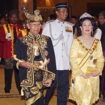Pulangkan darjah kebesaran johor jika fikir tak layak pakai. Payung Mahkota Dirgahayu Raja Melayu: SERI PADUKA BAGINDA ...