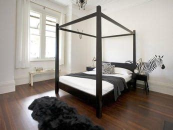 bedroom ideas  floorboards  feature wall  brown  cream