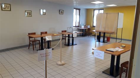 Guineevote est une plateforme participative pour une surveillance citoyenne des élections en guinée. Organisation matérielle bureau de vote - Petit-Landau