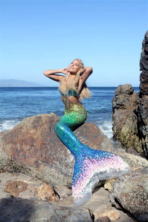 Under The Sea With Real Life Mermaid Hannah Fraser Mermaid Photography Mermaid Pictures Real