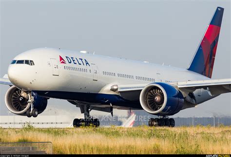 N706dn Delta Air Lines Boeing 777 200lr At Paris Charles De Gaulle