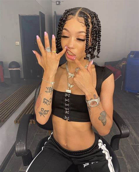 Another popular hair trend for baddies is to embellish their hair with colorful butterfly clips and/or to wear snap clips along the hairline. Pin by angiee on COI LERAY | Natural hair styles ...