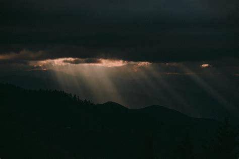 Free Download Hd Wallpaper Sunray Through Clouds Photo Of Sun Rays