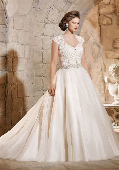 Best Plus Size Wedding Dresses — Shop Beautiful Wedding